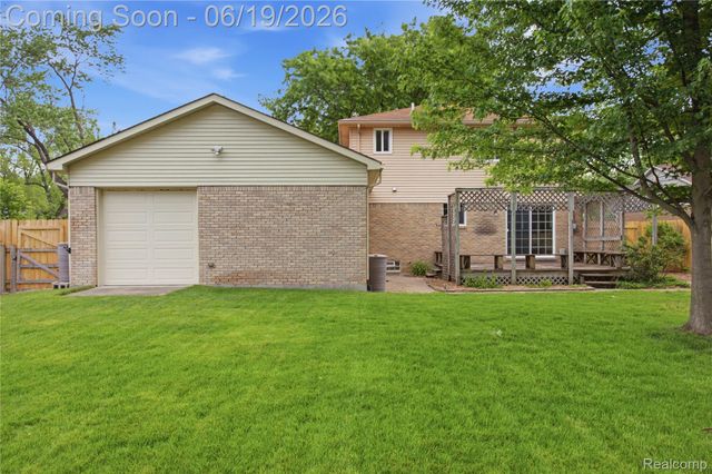 2850 Elmwood Avenue, Ann Arbor, MI 48104
