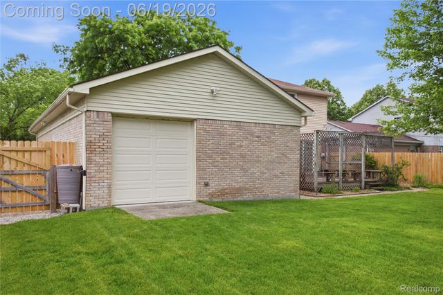 2850 Elmwood Avenue, Ann Arbor, MI 48104