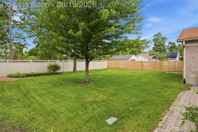 2850 Elmwood Avenue, Ann Arbor, MI 48104
