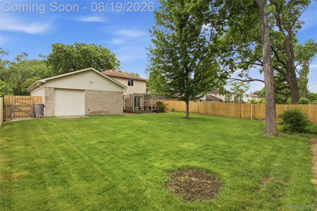 2850 Elmwood Avenue, Ann Arbor, MI 48104