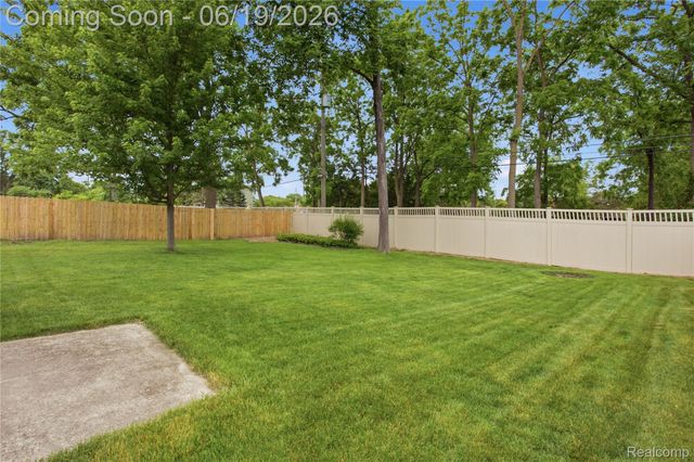 2850 Elmwood Avenue, Ann Arbor, MI 48104