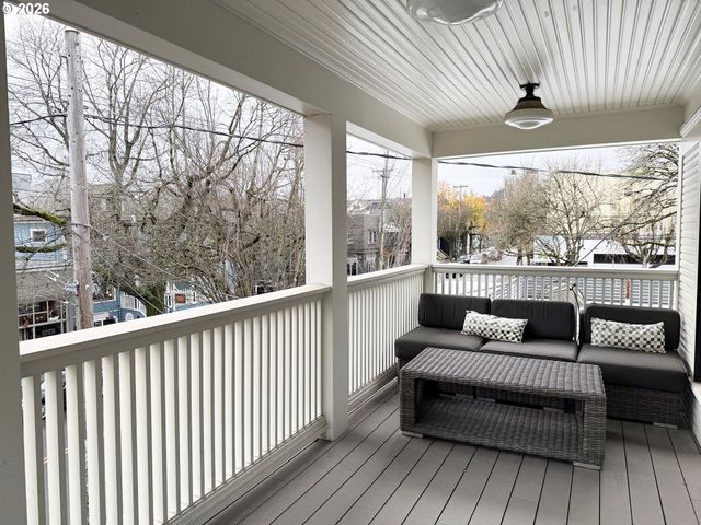 919 Nw 23RD Ave, Portland, OR 97210