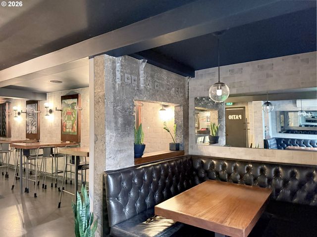 919 Nw 23RD Ave, Portland, OR 97210