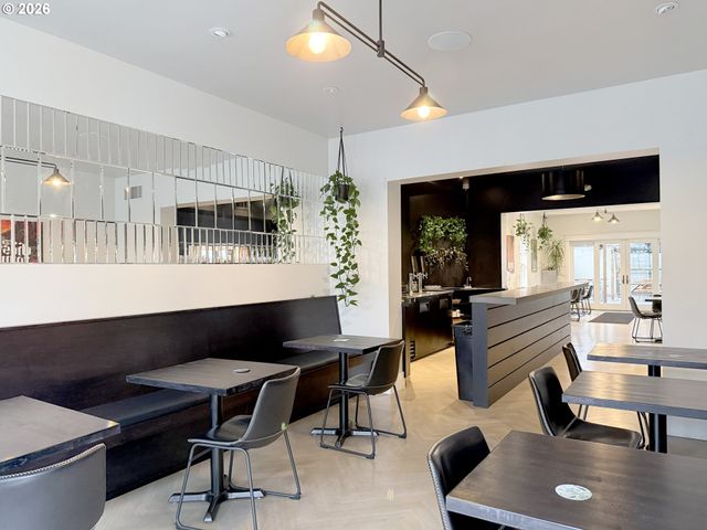 919 Nw 23RD Ave, Portland, OR 97210