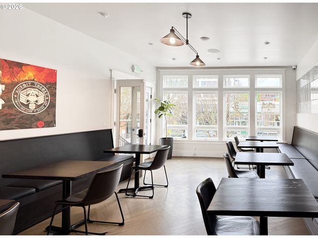 919 Nw 23RD Ave, Portland, OR 97210