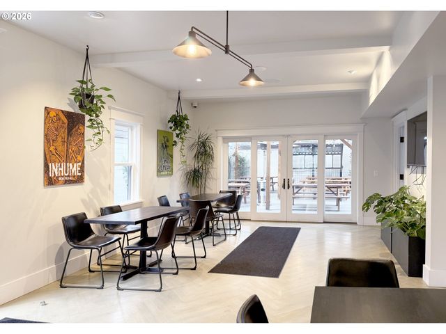 919 Nw 23RD Ave, Portland, OR 97210