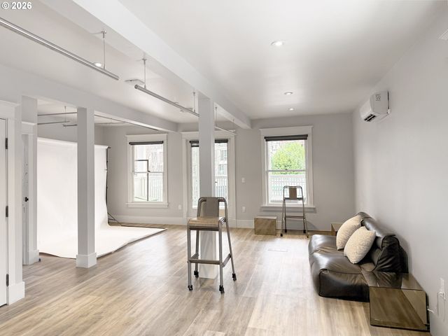 919 Nw 23RD Ave, Portland, OR 97210