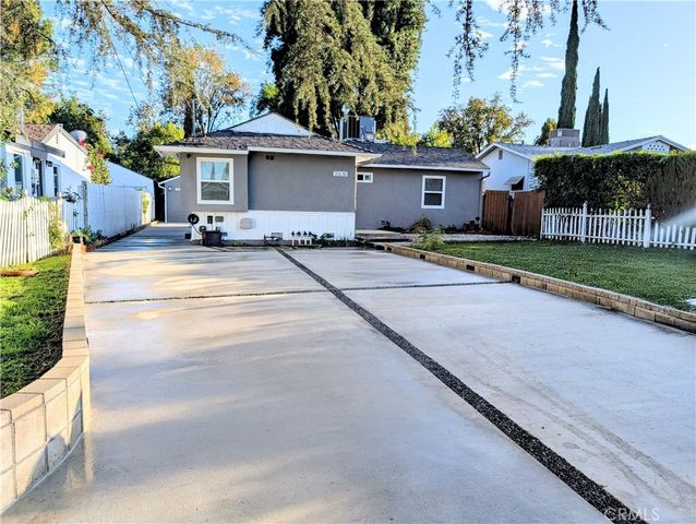 23130 Victory, Woodland Hills, CA 91367