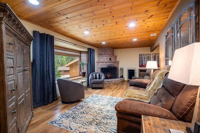 25169 Franklin Drive, Idyllwild, CA 92549