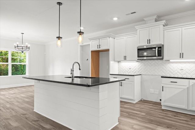 98 Winchester Drive, Rossville, GA 30741