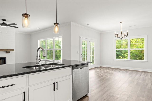 98 Winchester Drive, Rossville, GA 30741