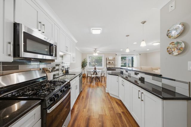 9601 S Karlov Avenue 101, Oak Lawn, IL 60453