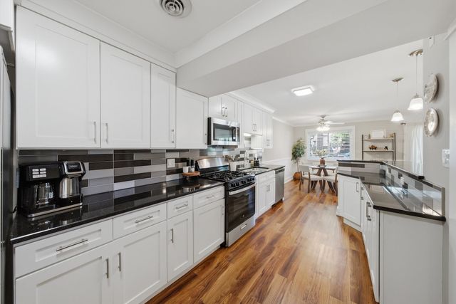 9601 S Karlov Avenue 101, Oak Lawn, IL 60453
