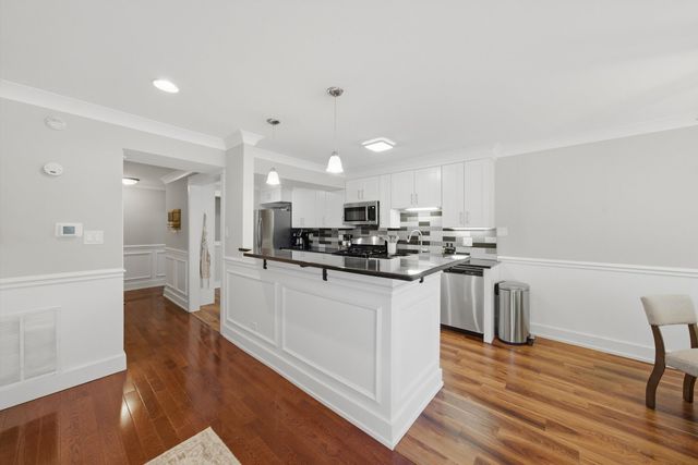 9601 S Karlov Avenue 101, Oak Lawn, IL 60453