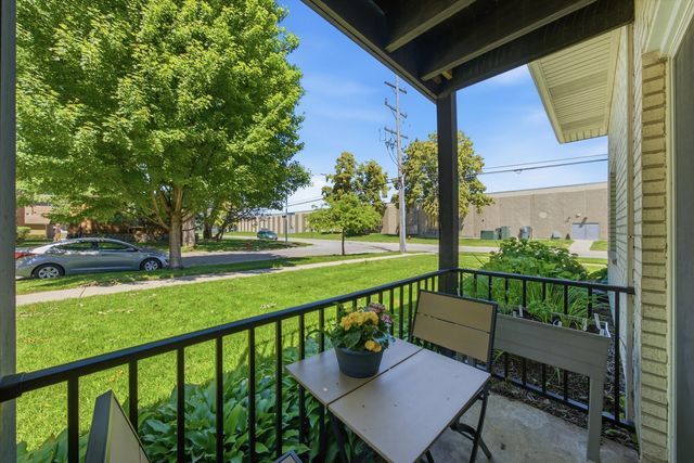 9601 S Karlov Avenue 101, Oak Lawn, IL 60453