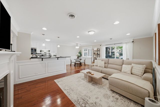 9601 S Karlov Avenue 101, Oak Lawn, IL 60453