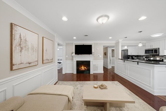 9601 S Karlov Avenue 101, Oak Lawn, IL 60453