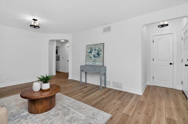 7624 W Ainslie Street, Harwood Heights, IL 60706