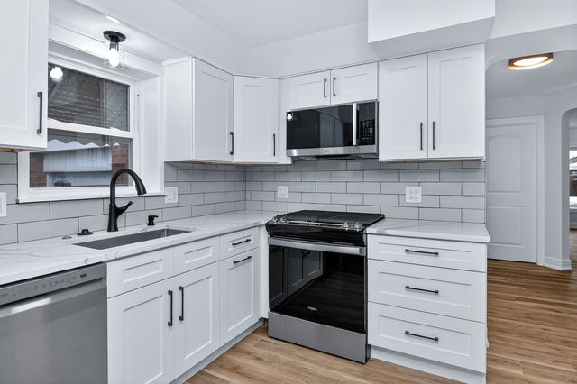 7624 W Ainslie Street, Harwood Heights, IL 60706