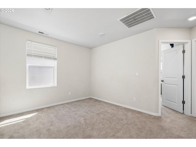 2906 V St, Springfield, OR 97477