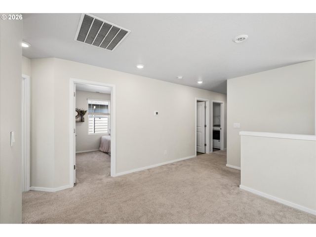 2906 V St, Springfield, OR 97477