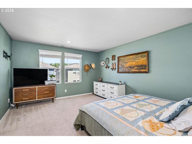 2906 V St, Springfield, OR 97477