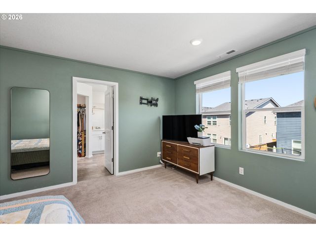 2906 V St, Springfield, OR 97477