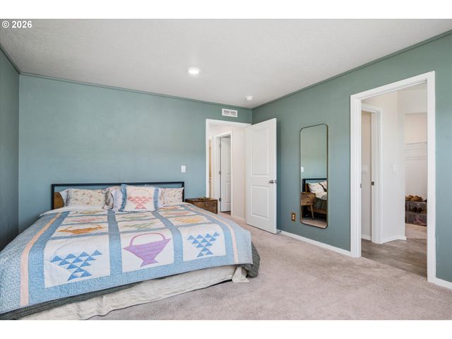 2906 V St, Springfield, OR 97477