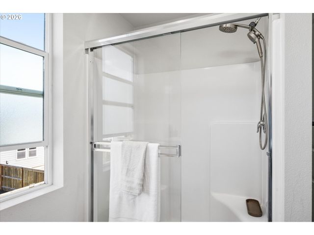2906 V St, Springfield, OR 97477