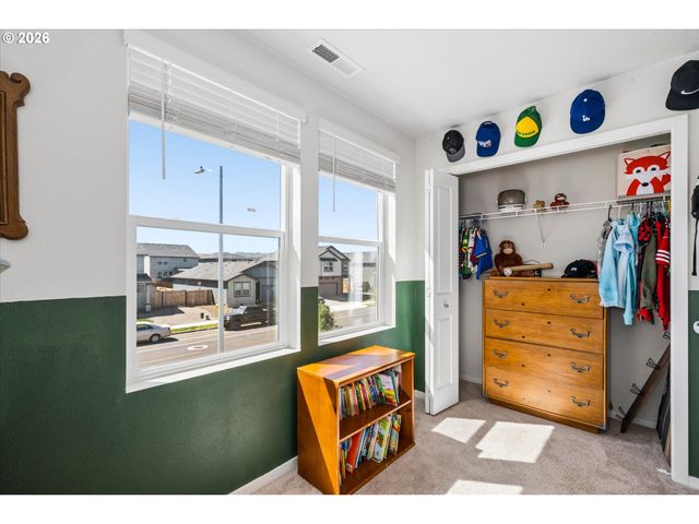 2906 V St, Springfield, OR 97477