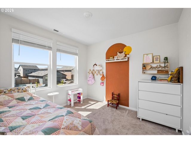 2906 V St, Springfield, OR 97477