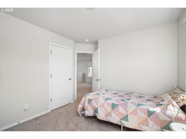 2906 V St, Springfield, OR 97477