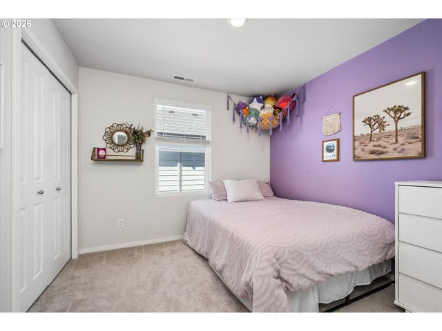 2906 V St, Springfield, OR 97477