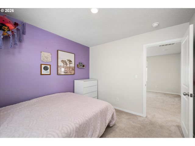 2906 V St, Springfield, OR 97477