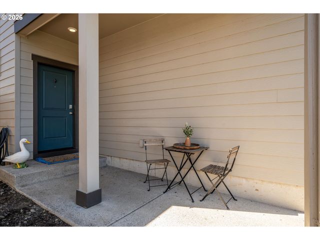 2906 V St, Springfield, OR 97477