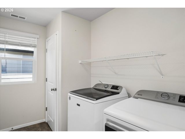 2906 V St, Springfield, OR 97477