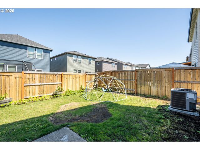 2906 V St, Springfield, OR 97477