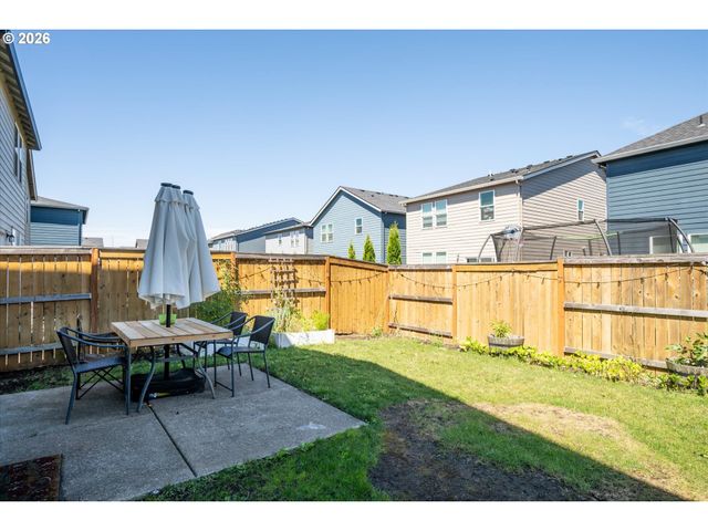 2906 V St, Springfield, OR 97477