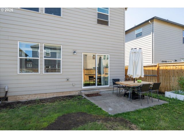 2906 V St, Springfield, OR 97477