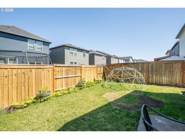 2906 V St, Springfield, OR 97477