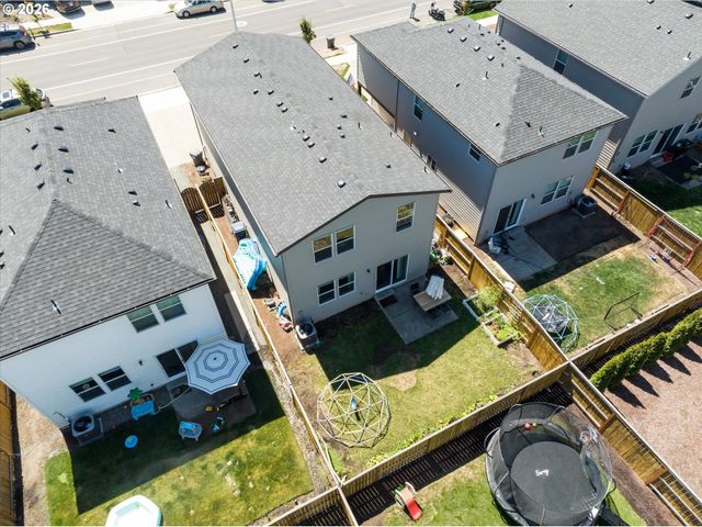 2906 V St, Springfield, OR 97477