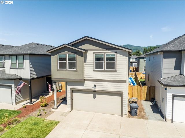 2906 V St, Springfield, OR 97477