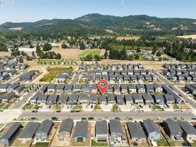 2906 V St, Springfield, OR 97477