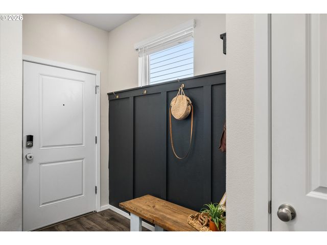 2906 V St, Springfield, OR 97477