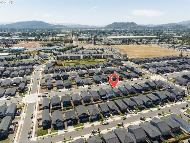 2906 V St, Springfield, OR 97477