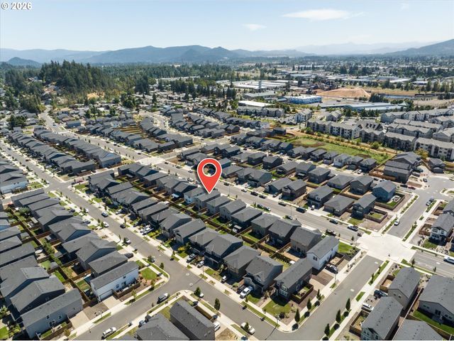 2906 V St, Springfield, OR 97477