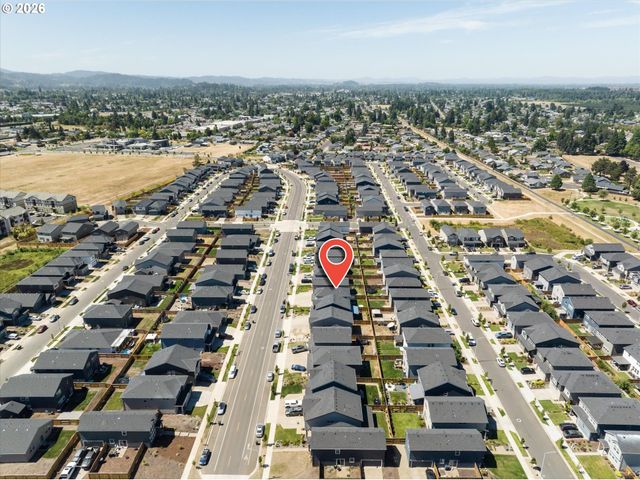 2906 V St, Springfield, OR 97477