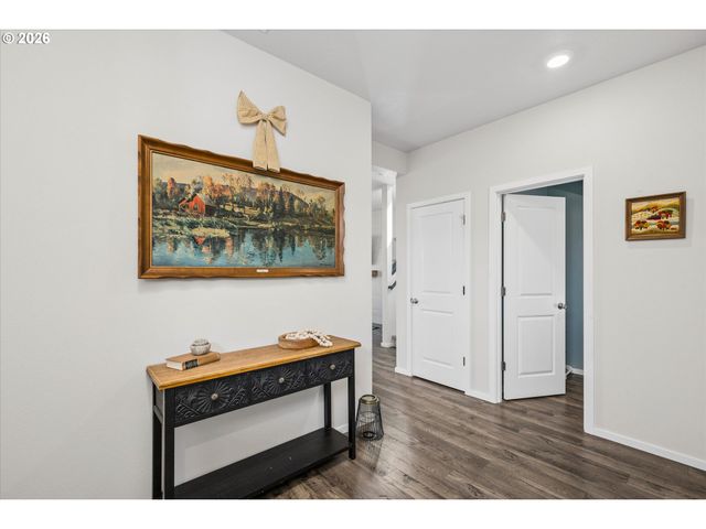 2906 V St, Springfield, OR 97477