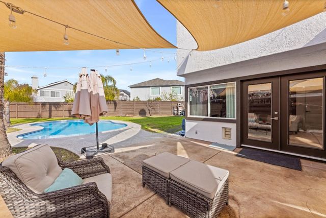 875 Westleigh Ct., Tracy, CA 95376