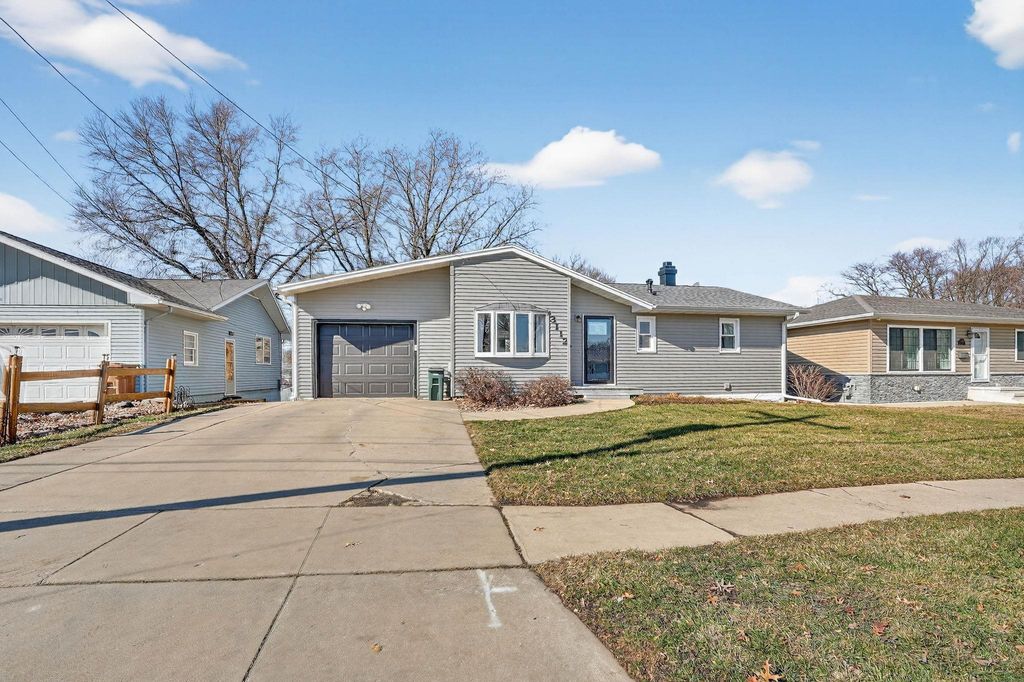 3112 W 9th Street, Waterloo, IA 50702